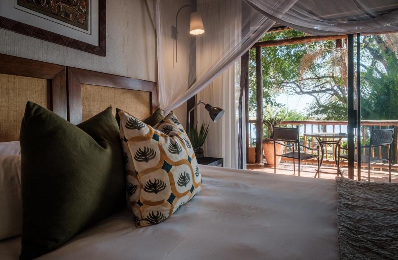 Chobe Marina Lodge Касане Экстерьер фото