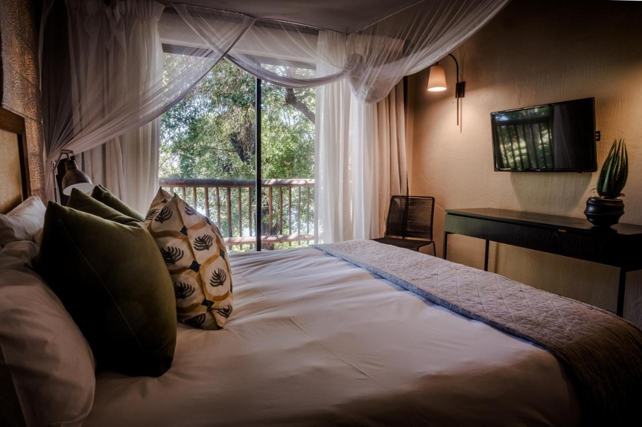 Chobe Marina Lodge Касане Экстерьер фото