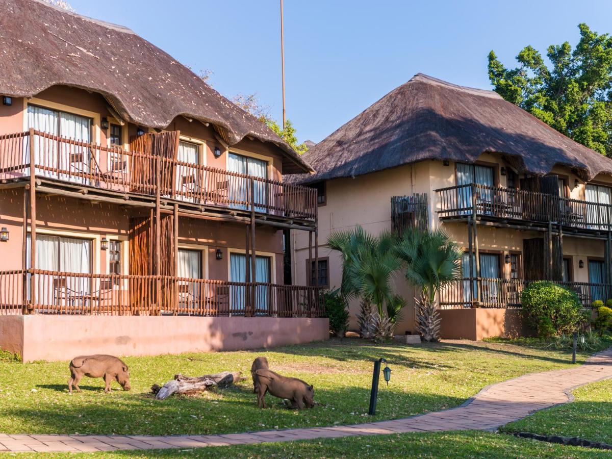 Chobe Marina Lodge Касане Экстерьер фото